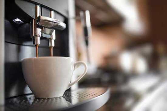 Kaffe hälls upp